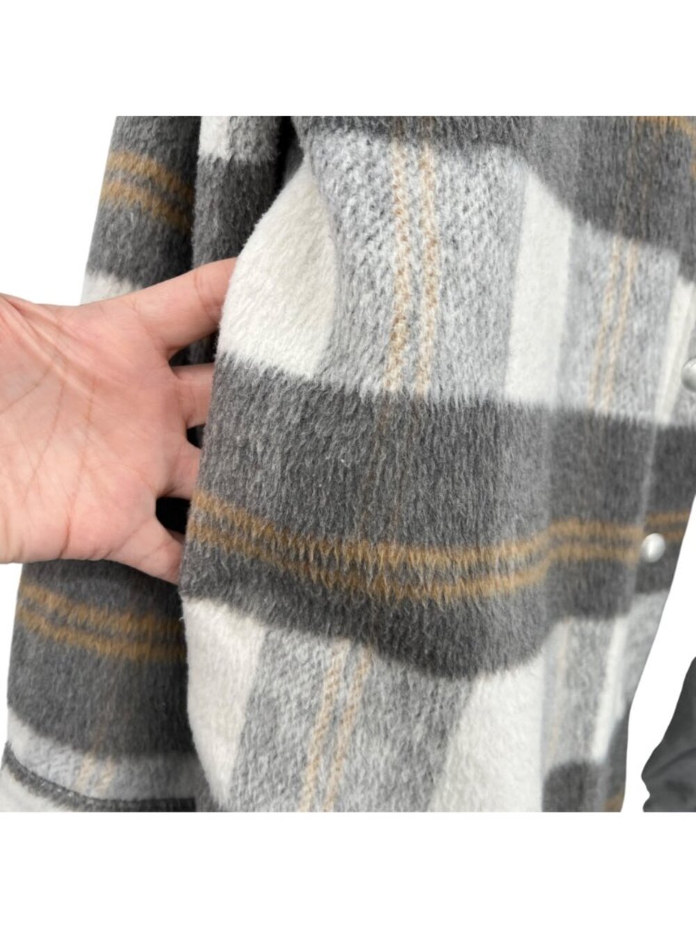 Blanknyc Plaid Shacket Jacket Gray Tan White Large Fleece Oversized Shirt Coat - Picture 4 of 14
